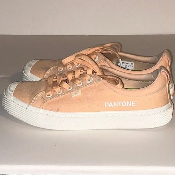 Cariuma, Size 8, Peach Pantone - Picture 4 of 10